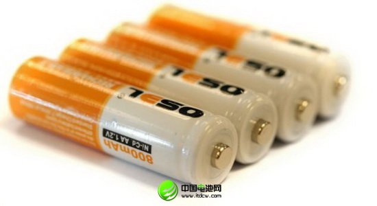 美國研制新型超級(jí)電池 幾秒鐘內(nèi)完成手機(jī)充電