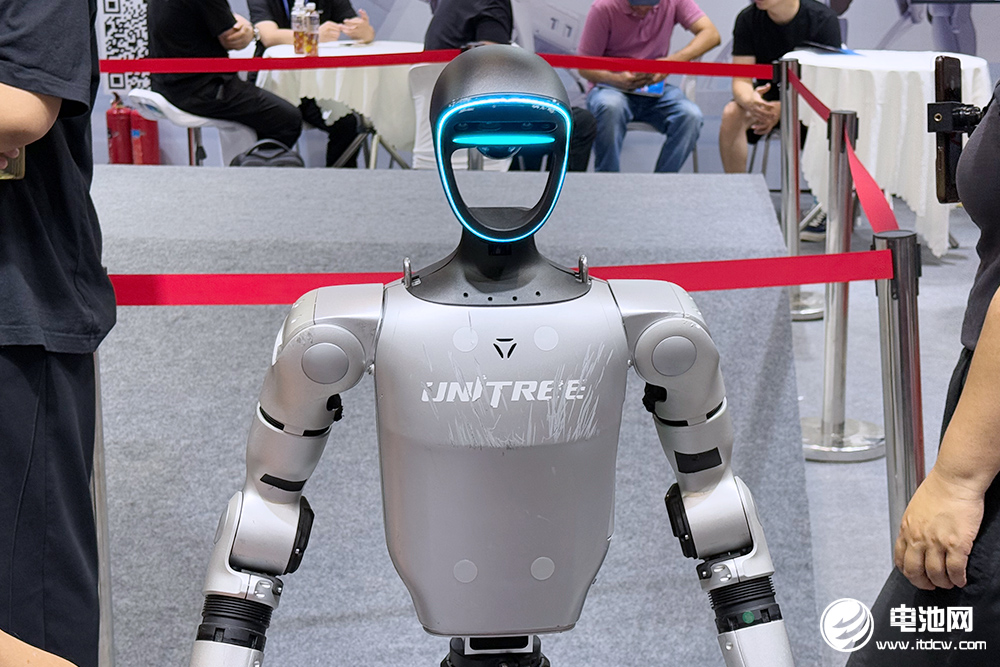 人形機器人