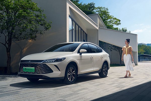 限時(shí)6.98萬元起!比亞迪第二代秦PLUS雙車上新