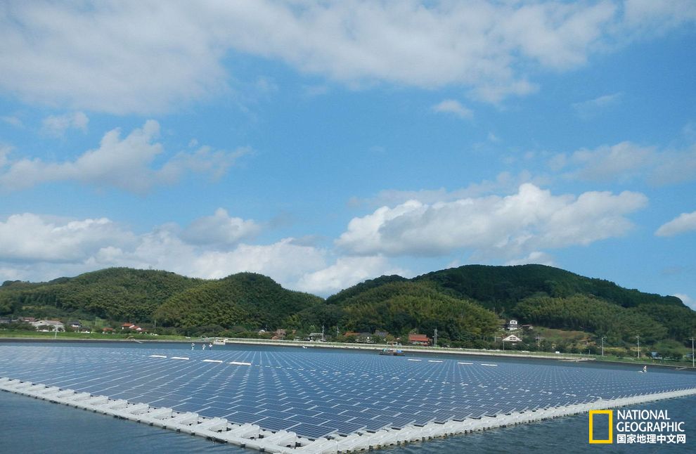 日本家庭供:電使用水上太陽能板