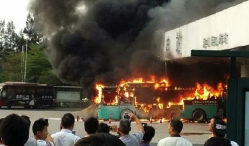 電池再報(bào)起火預(yù)警 新能源車發(fā)展中“三宗原罪” 電池再報(bào)起火預(yù)警 新能源車發(fā)展中“三宗原罪”