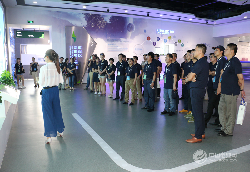 電池百人會企業(yè)家參觀中國新能源生態(tài)科技館