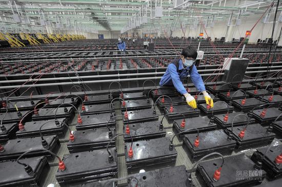 江森自控長興工廠AGM電池生產線化成區