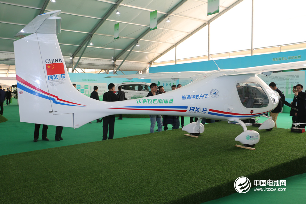 我國第一款電動力雙座輕型運動飛機銳翔1E