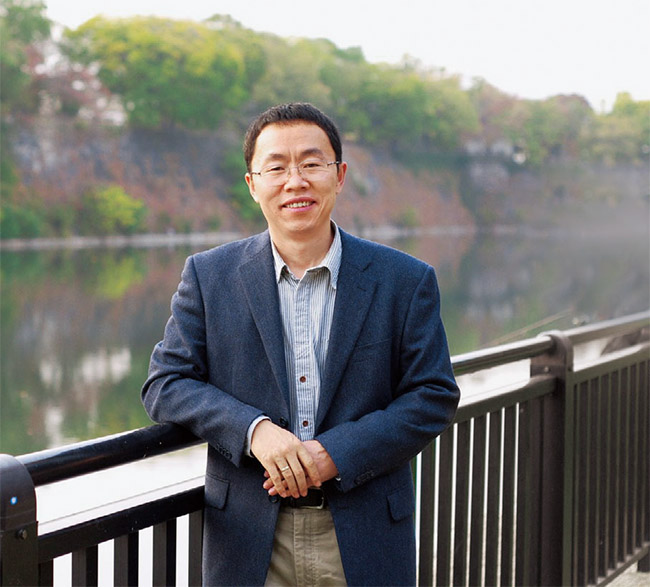 中國科學院物理所研究員 李泓 中國科學院物理所研究員 李泓