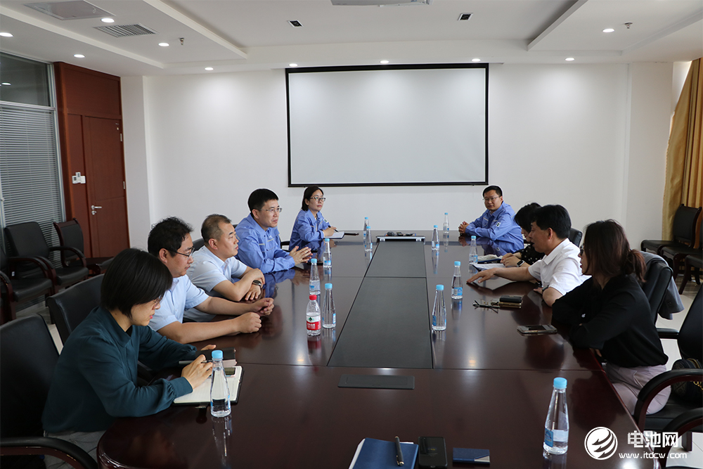 中關(guān)村新型電池技術(shù)創(chuàng)新聯(lián)盟秘書長于清教一行參觀考察石大勝華
