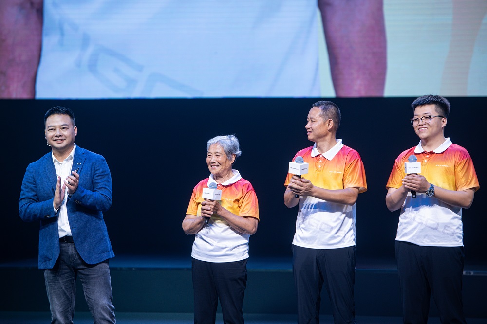 71歲車神奶奶徐茂彩,吉林省紅箭救援隊成員武海波,和父親一樣選擇瑞虎8的趙越 71歲車神奶奶徐茂彩,吉林省紅箭救援隊成員武海波,和父親一樣選擇瑞虎8的趙越